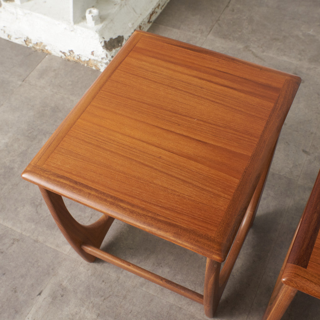 Astro セラミックタイルトップ ネストテーブル