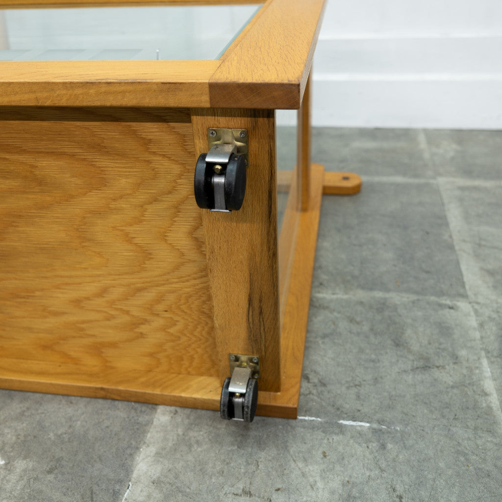 キャスター付きショーケース