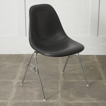 サイドシェルチェア スタッキングベース