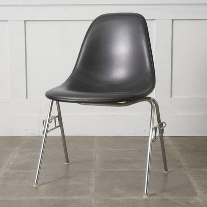 サイドシェルチェア スタッキングベース