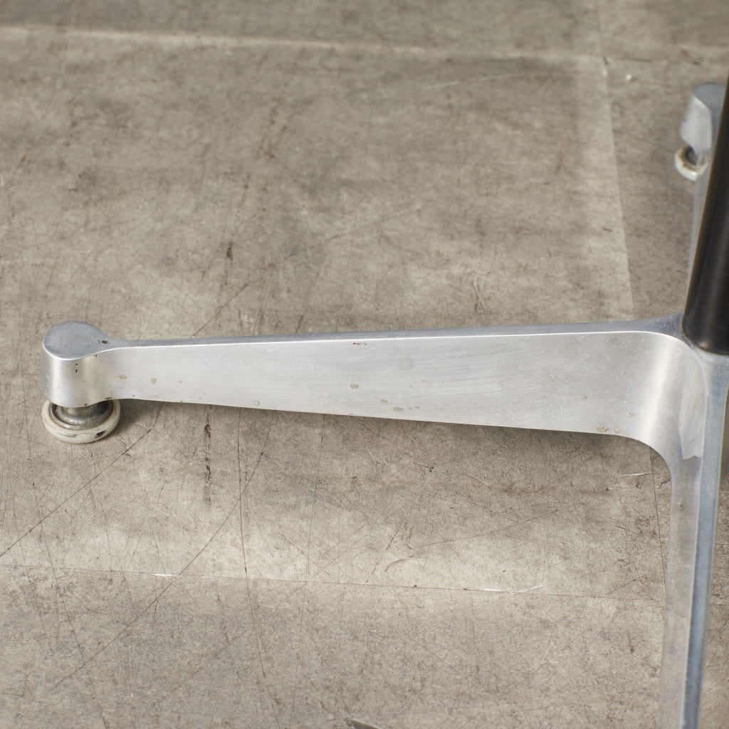 イームズ コントラクトベース テーブル