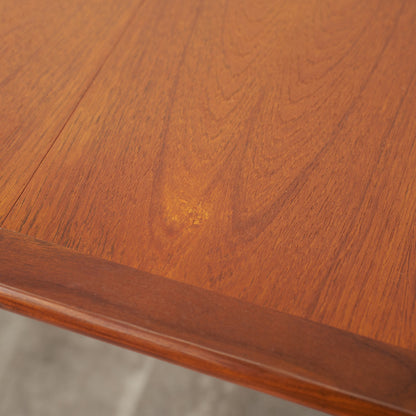 ブラジリア ダイニングテーブル