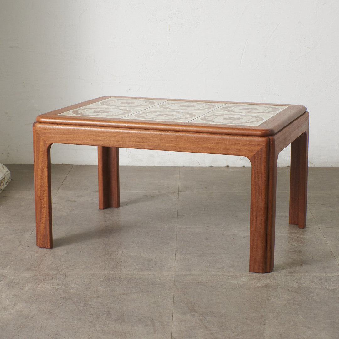 タイルトップ コーヒーテーブル