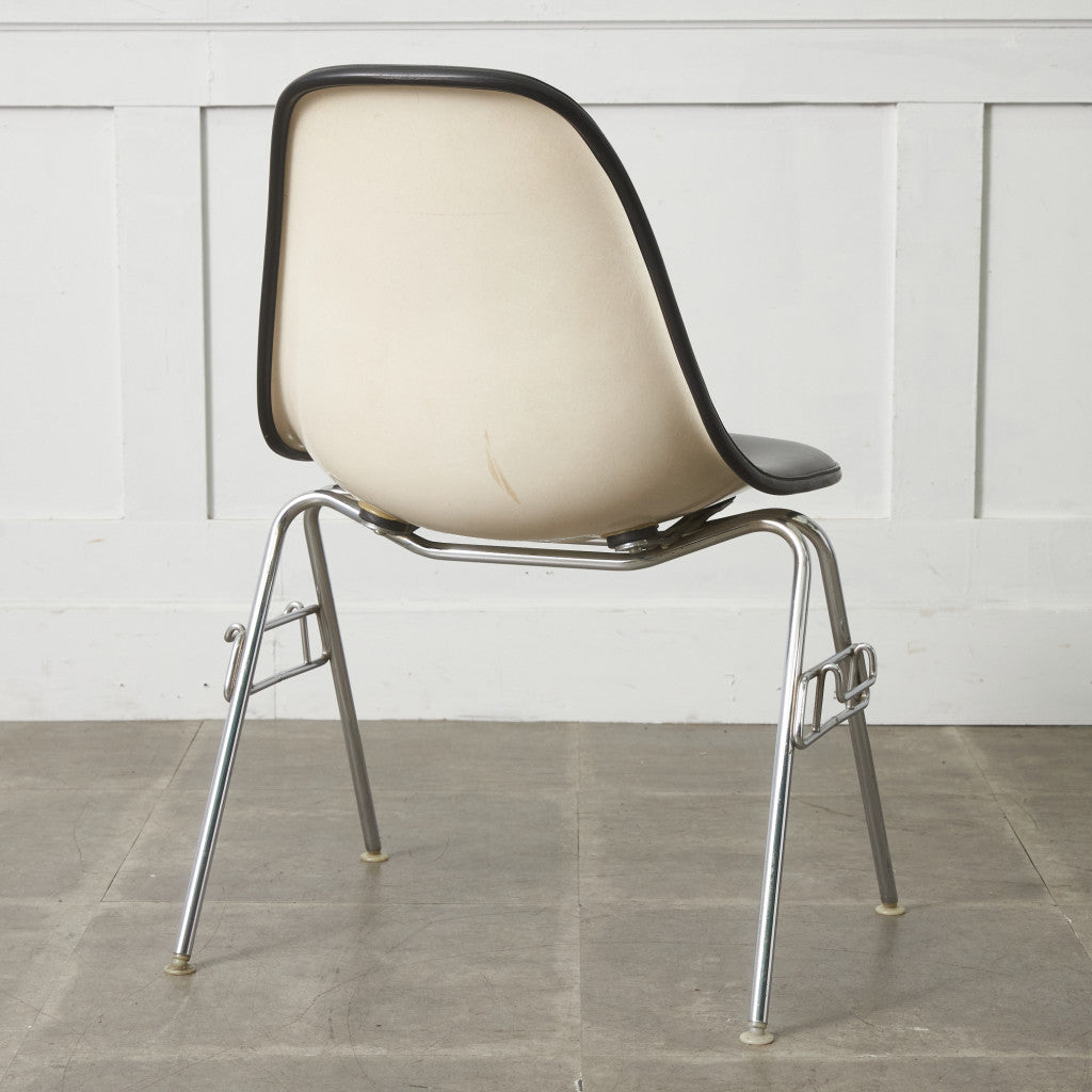 サイドシェルチェア スタッキングベース