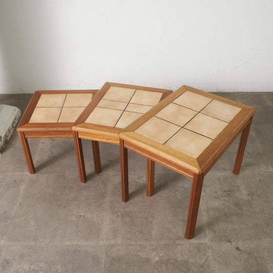 デンマーク製 タイルトップ ネストテーブル