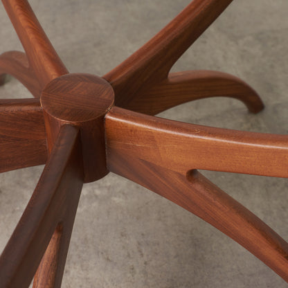 スパイダーコーヒーテーブル