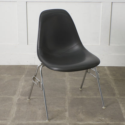 サイドシェルチェア スタッキングベース