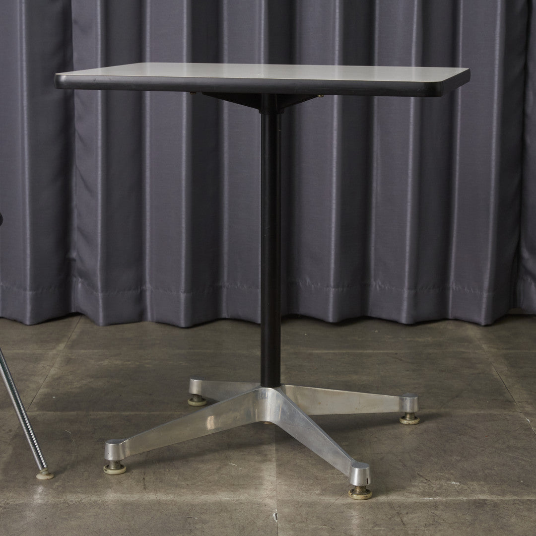 イームズ コントラクトベース テーブル