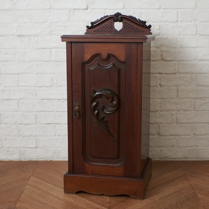 英国アンティーク ウォールナット材 スモールキャビネット