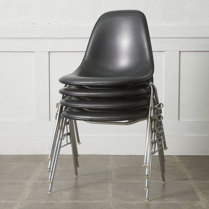 サイドシェルチェア スタッキングベース