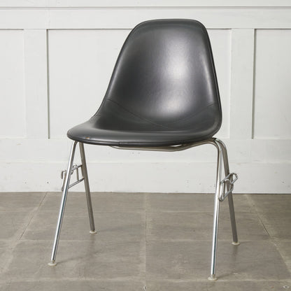 サイドシェルチェア スタッキングベース