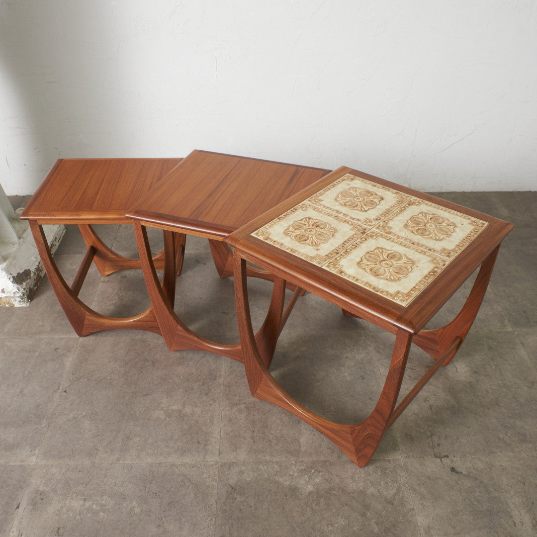 Astro セラミックタイルトップ ネストテーブル