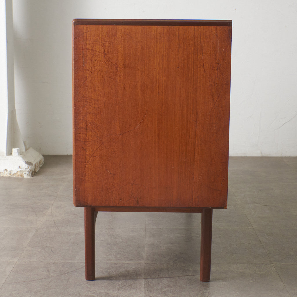 Fresco 脚付きサイドボード (4072)｜ジープラン G-PLAN｜ビクター