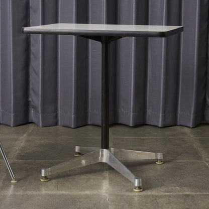 イームズ コントラクトベース テーブル