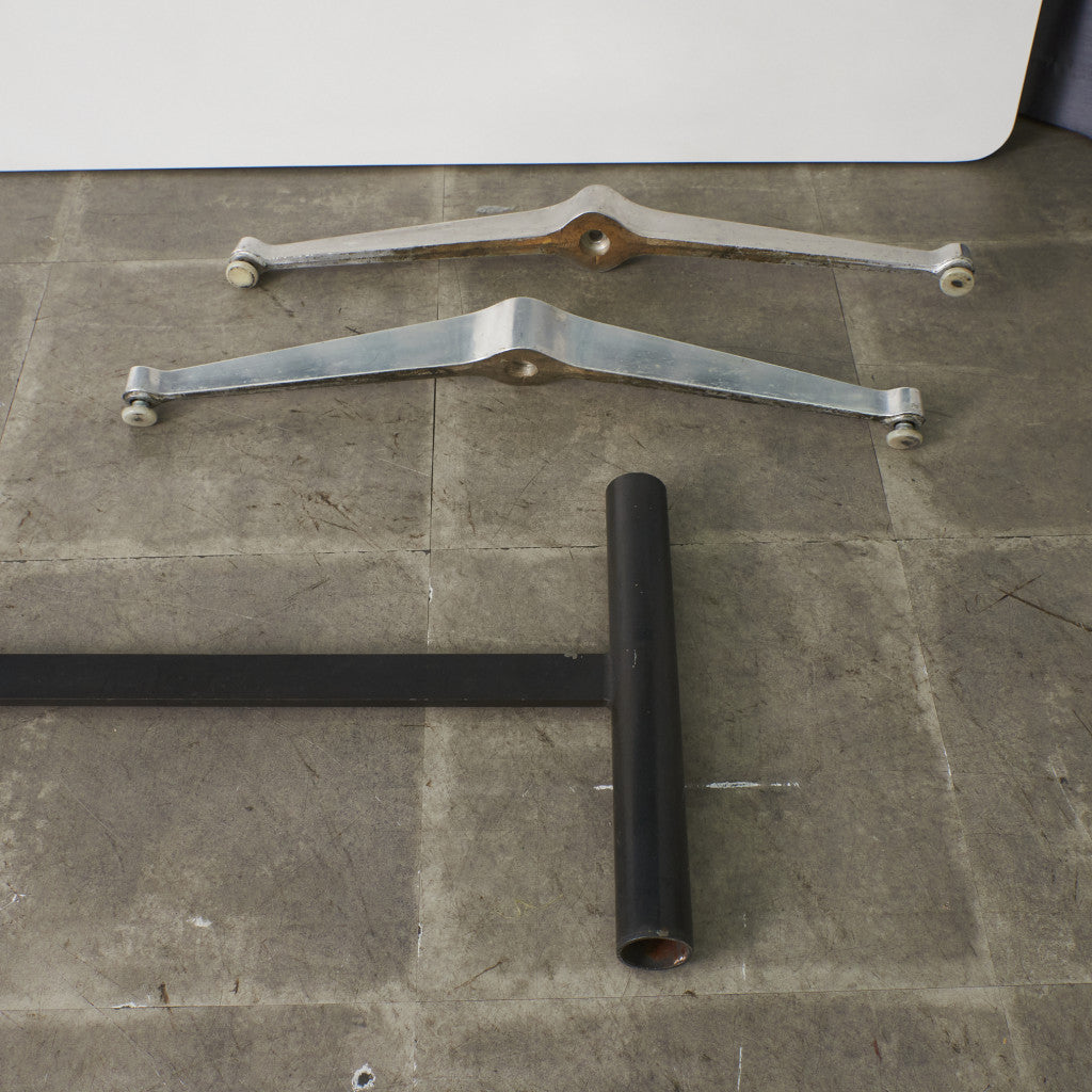 イームズ コントラクトベース ミーティングテーブル