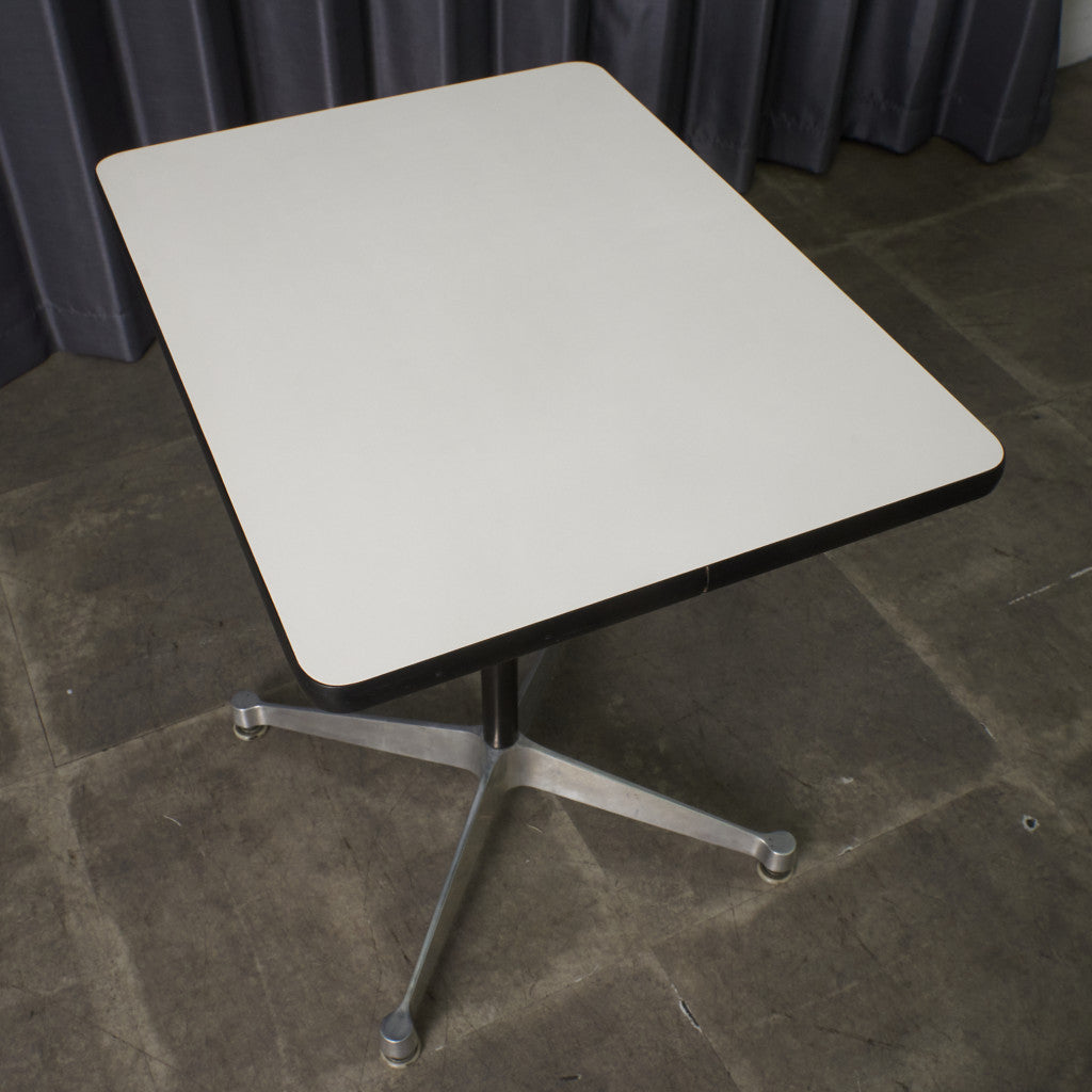 イームズ コントラクトベース テーブル