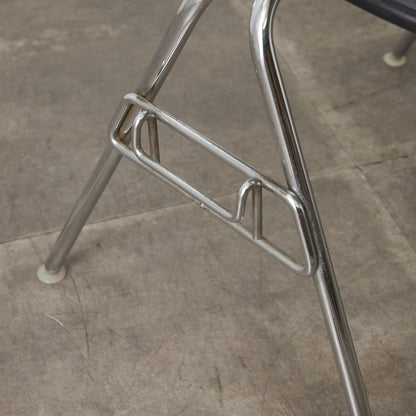 サイドシェルチェア スタッキングベース