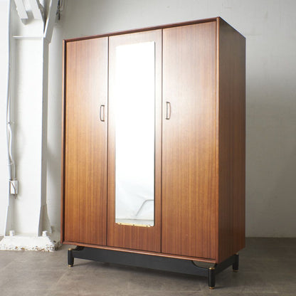 Tola&black 3ドア ワードローブ