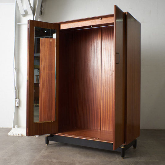 Tola&black 3ドア ワードローブ