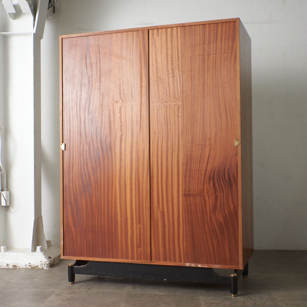 Tola&black 3ドア ワードローブ