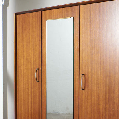 Tola&black 3ドア ワードローブ