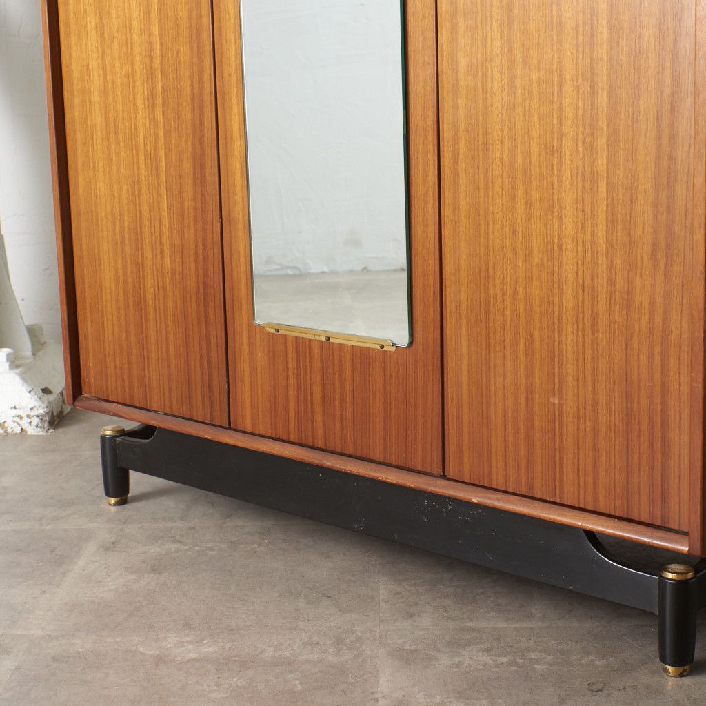 Tola&black 3ドア ワードローブ