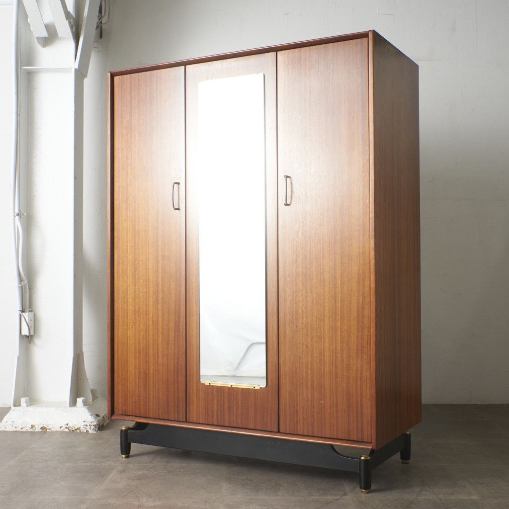 Tola&black 3ドア ワードローブ