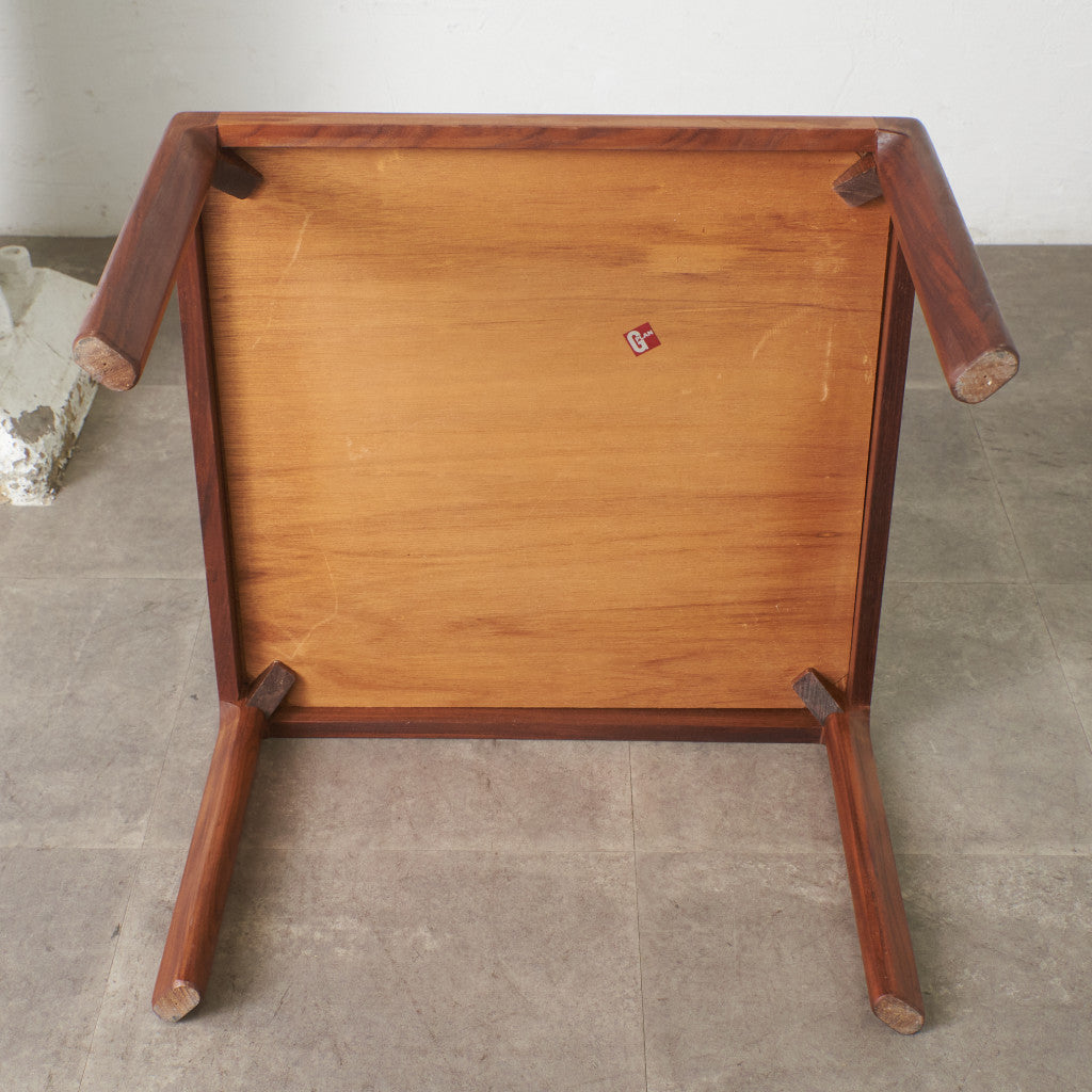 タイルトップ コーヒーテーブル