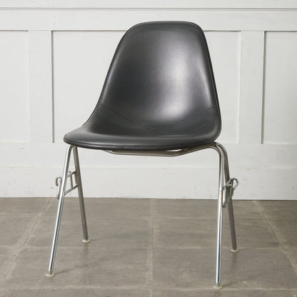 サイドシェルチェア スタッキングベース