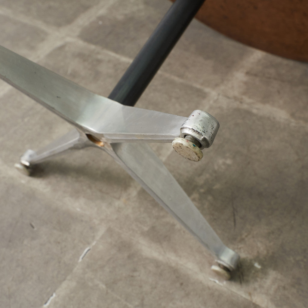 イームズ コントラクトベース ラウンドテーブル