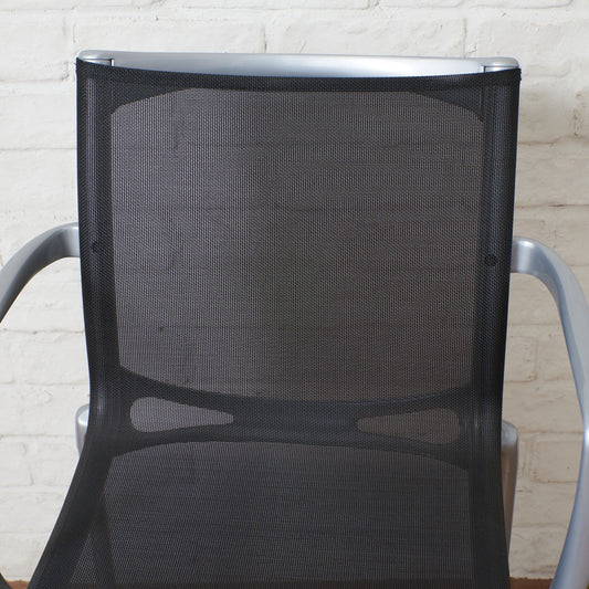 HIGH FRAME スタッキング アームチェア