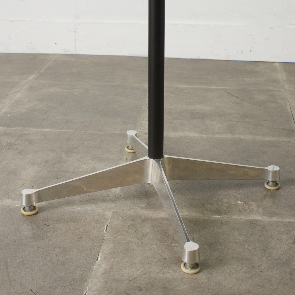 イームズ コントラクトベース テーブル