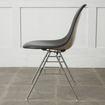 サイドシェルチェア スタッキングベース