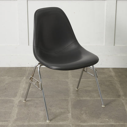 サイドシェルチェア スタッキングベース