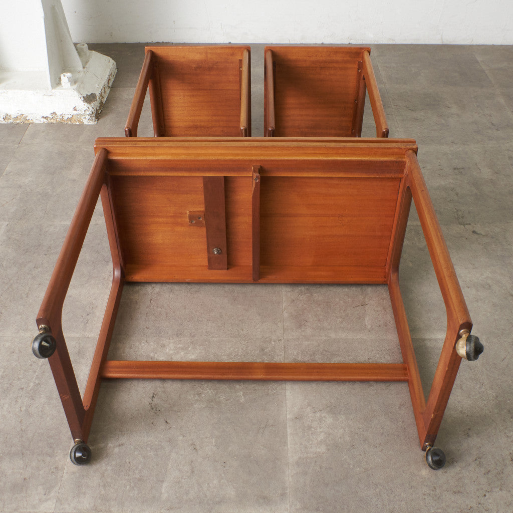 ヴィンテージ 拡張式天板付き ネストテーブル