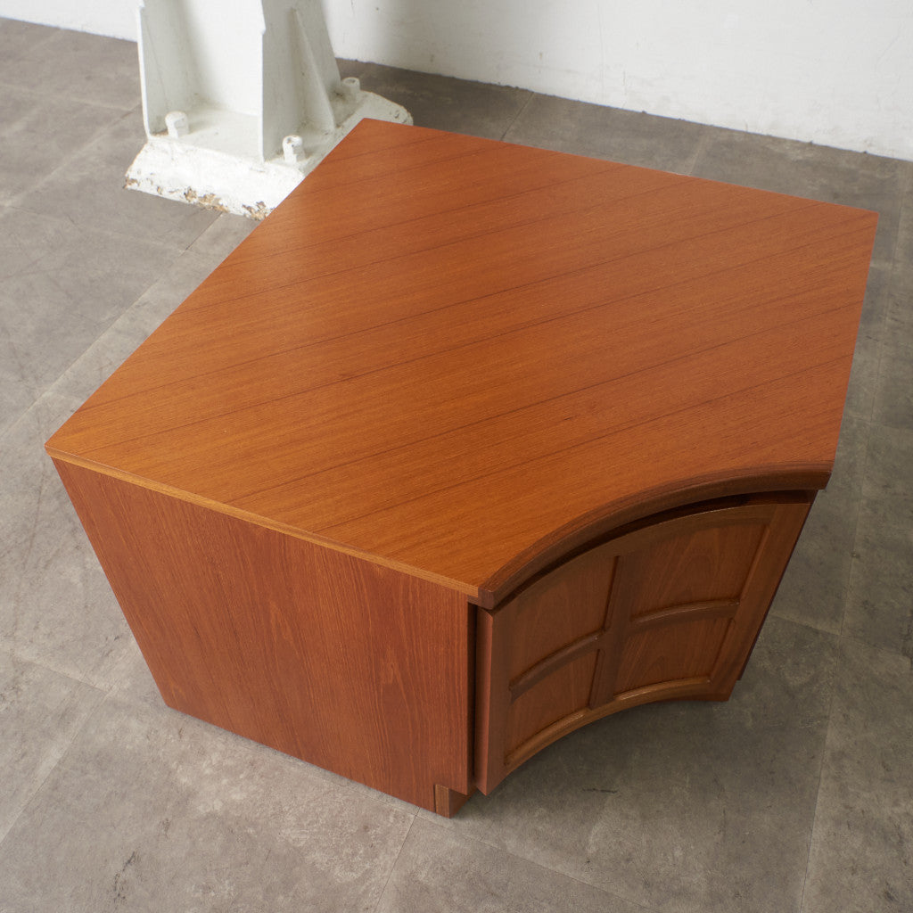 ヴィンテージ 凹型コーナーキャビネット｜ネイサン Nathan – rocca rocca