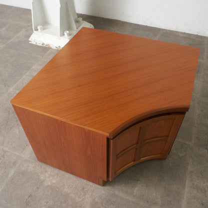 ヴィンテージ 凹型コーナーキャビネット