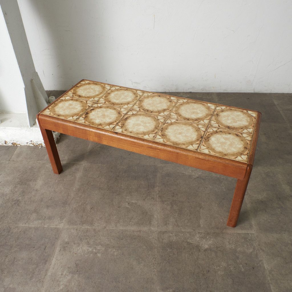 タイルトップ コーヒーテーブル