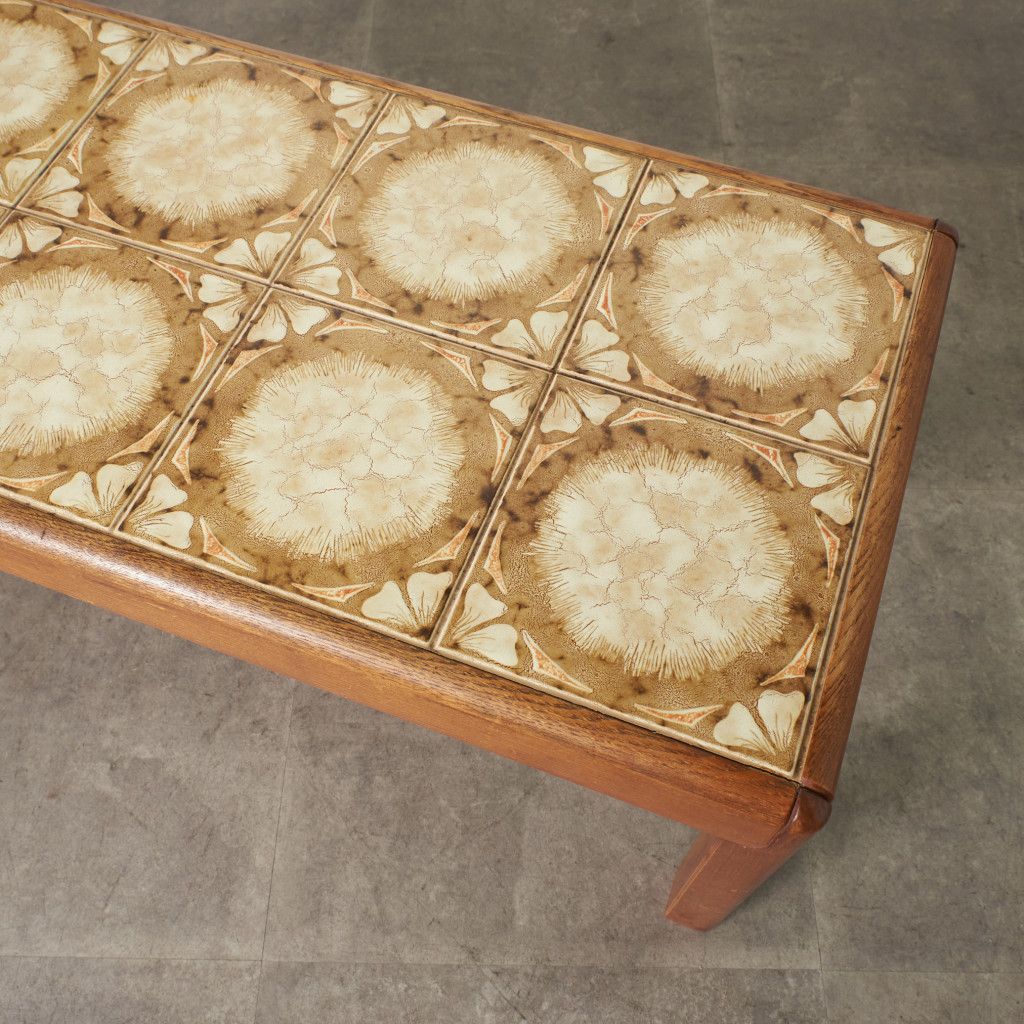 タイルトップ コーヒーテーブル