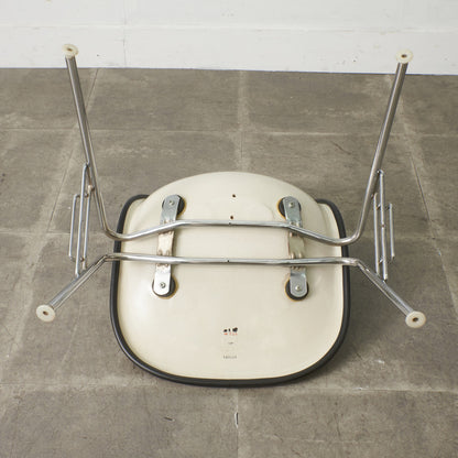 サイドシェルチェア スタッキングベース