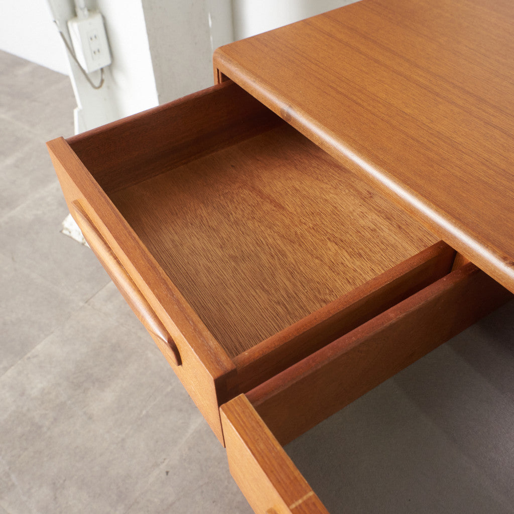 Fresco 脚付きサイドボード (4072)