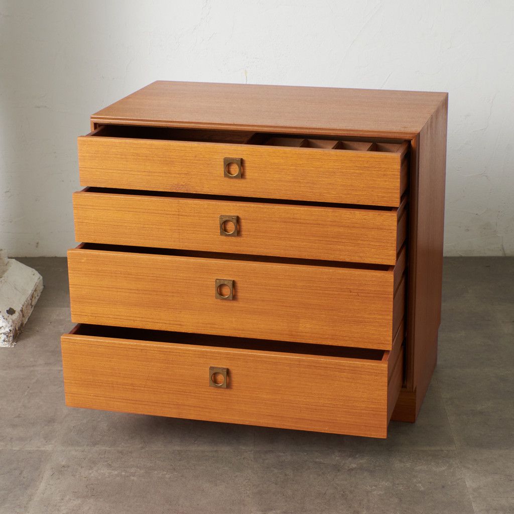 Form FIVE 4段チェスト