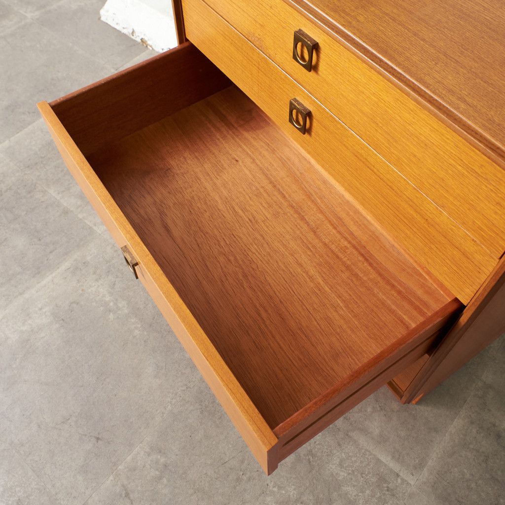 Form FIVE 4段チェスト