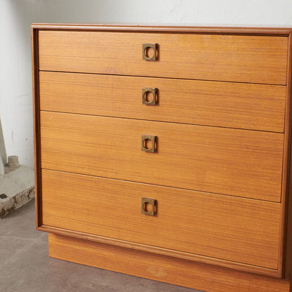 Form FIVE 4段チェスト