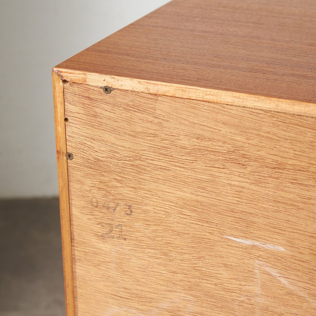 Form FIVE 4段チェスト