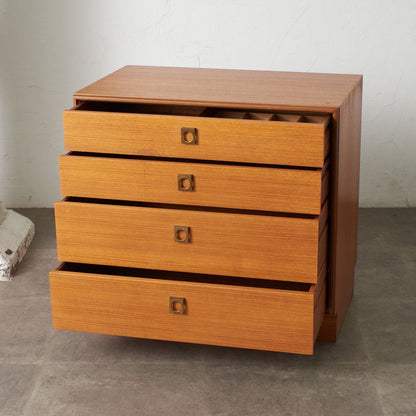 Form FIVE 4段チェスト