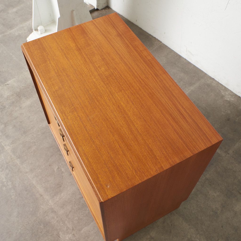 Form FIVE 4段チェスト