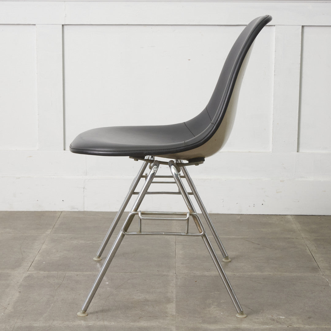 サイドシェルチェア スタッキングベース