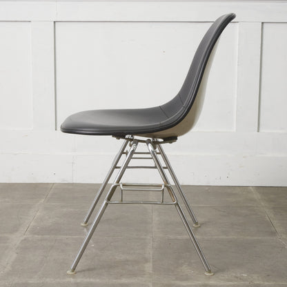 サイドシェルチェア スタッキングベース