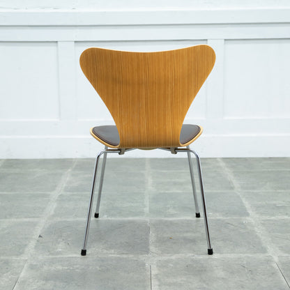 セブンチェア / フロントパディング